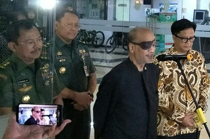 Thareq Kemal Habibie saat jelaskan sakit yang diderita sang ayah. Sejak itu dirinya menjadi buah bibir publik.