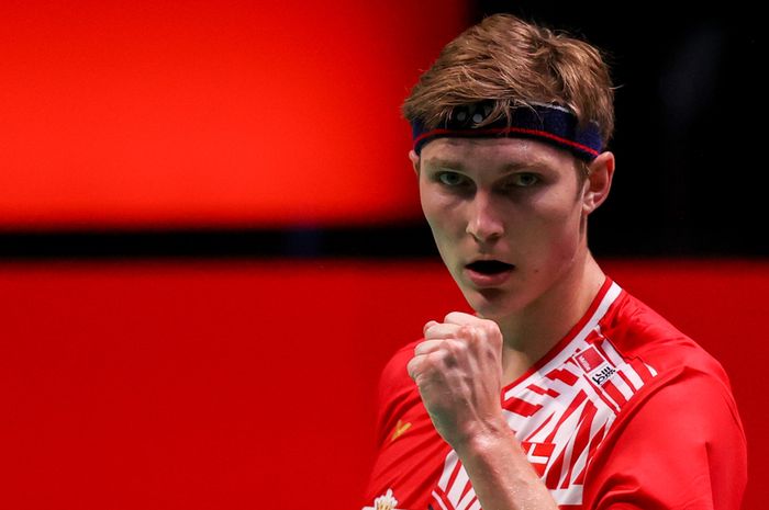 Pebulu tangkis tunggal putra Denmark, VIktor Axelsen, bereaksi pada laga kedua penyisihan Grup C Sudirman Cup 2021 melawan NBFR (Rusia) di Energia Areena, Vantaa, Finlandia, Senin (27/9/2021).