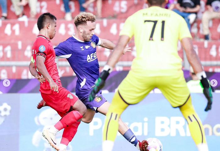 Suasana pertandingan antara Persik Kediri Vs Malut United dalam laga pekan ketiga Liga 1 2024/2025 di Stadion Brawijaya, Kediri, Minggu (25/8/2024).