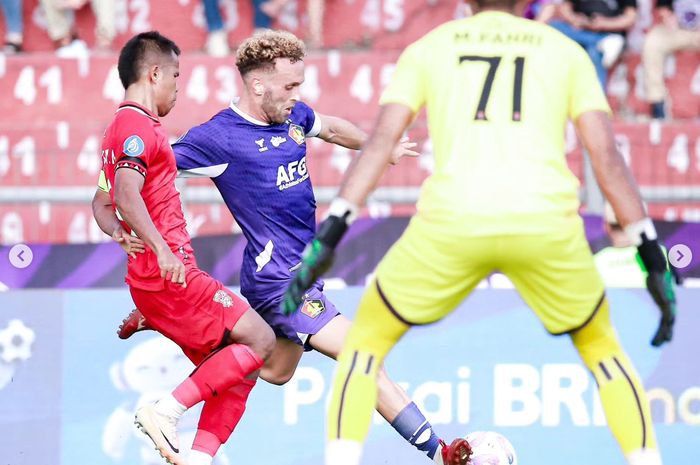 Suasana pertandingan antara Persik Kediri Vs Malut United dalam laga pekan ketiga Liga 1 2024/2025 di Stadion Brawijaya, Kediri, Minggu (25/8/2024).