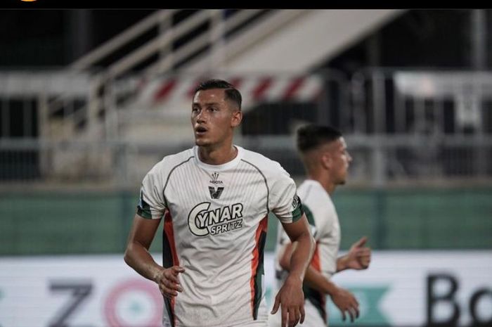 Pemain timnas Indonesia, Jay Idzes, menjalani debut bersama Venezia FC di Serie A Italia