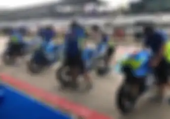 Balap MotoGP 2019 Belum Digelar, Alex Rins Pamer Kemesraan Bareng Tandem Barunya