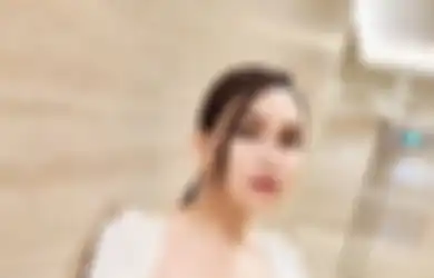 Padahal Selama ini Jadi Orang Paling Diam Tak Banyak Omong Se-Indonesia, Sosok ini Kuliti Tabiat Ayu Ting Ting di Belakang Kamera Ketika Bersanding Satu Potret dengan Robby Purba