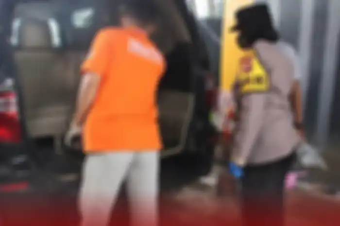 AKBP Sumarni, Kapolsek Subang saat memeriksa TKP pembunuhan di Subang.
