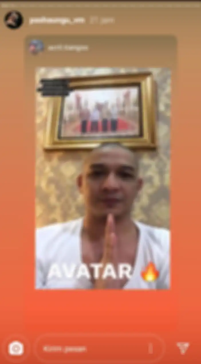 Pasha Ungu cukur habis rambutnya.