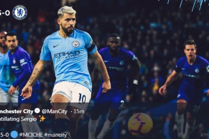 Striker Manchester City, Sergio Aguero, mengeksekusi penalti ke gawang Chelseea dalam partai Liga Inggris di Etihad Stadium, Minggu (10/2/2019)