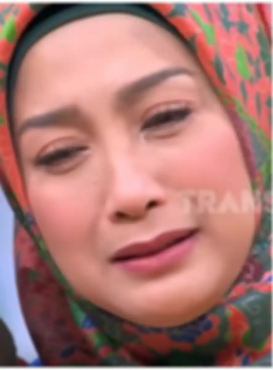 Dituding Bersikap bak Ibu Tiri pada Anaknya, Desy Ratnasari Berderai Air Mata Ungkap Alasannya
