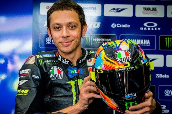 Valentino Rossi dengan Helm Baru di Tes Pramusim MotoGP 2019 yang digelar di Sirkuit Sepang, Malaysia, Rabu (6/2/2019).