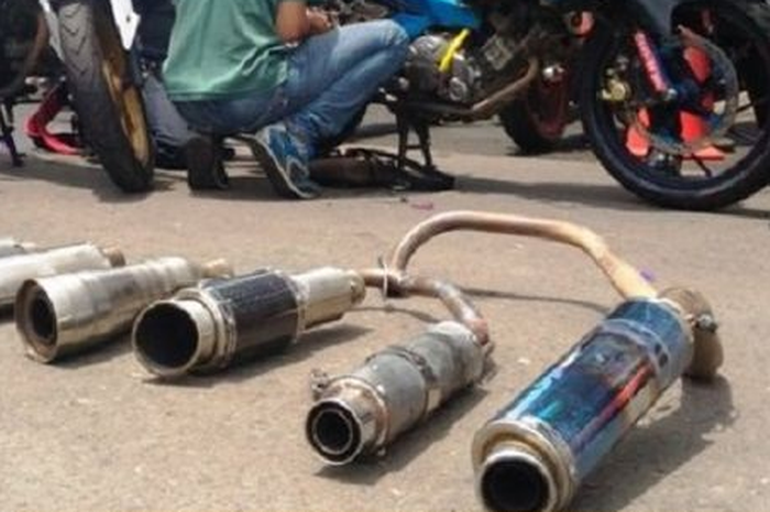 Ilustrasi foto knalpot brong. Perkara knalpot motor berisik, pemuda nekat bacok tetangganya di Mamuju.