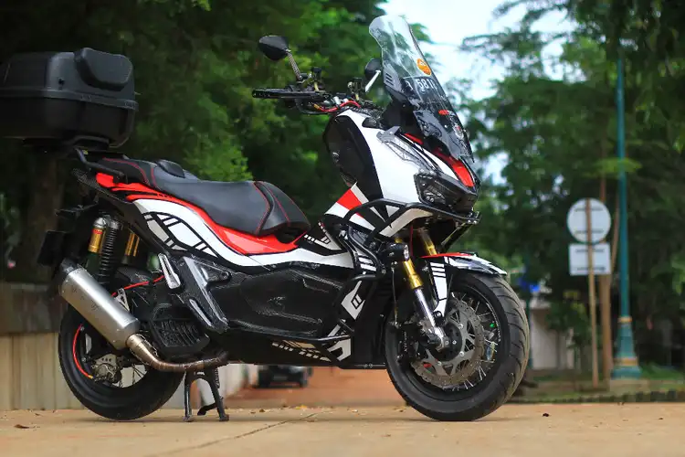 Modifikasi Honda ADV 150 Sangar, Pakai Upside Down dan Double Cakram