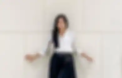 Tampil Manis Saat Kondangan, Intip 3 Fashion Pakai Outfit Putih ala Winona Willy!