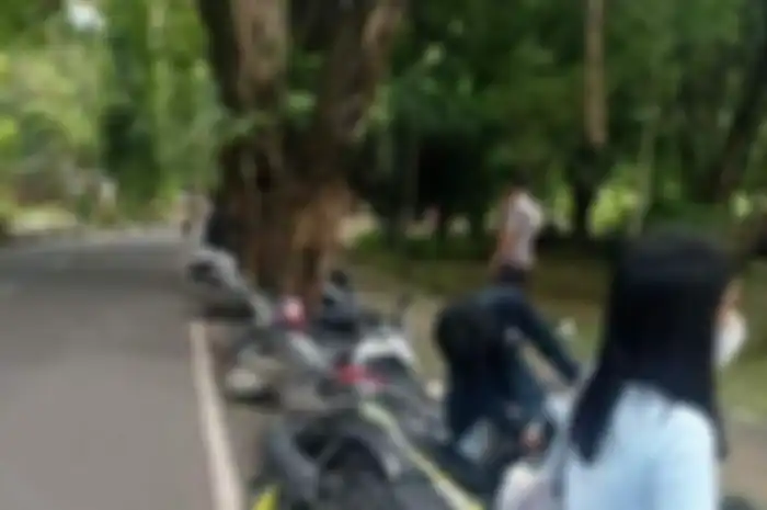 Heboh beberapa motor parkir di Taman Unhas, Makassar, sengaja dirobohkan dan ban dikempesin. Ini sebabnya.