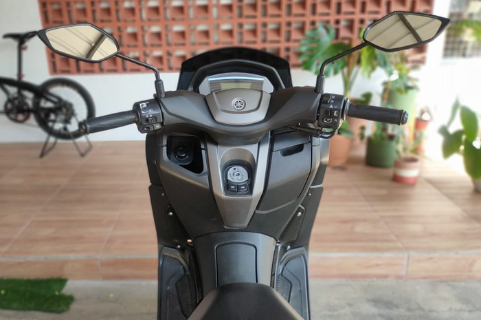 laci All New Yamaha NMAX pakai cover