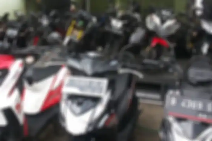 Ilustrasi deretan motor matic murah yang cocok buat driver ojol.