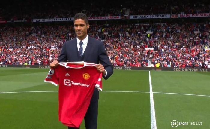 Raphael Varane resmi menjadi pemain anyar Manchester United.