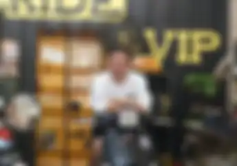 Enggak Mau Kalah Dengan Sultan Bintaro, Artis Gading Marten Ikutan Modifikasi Vespanya di Scooter VIP