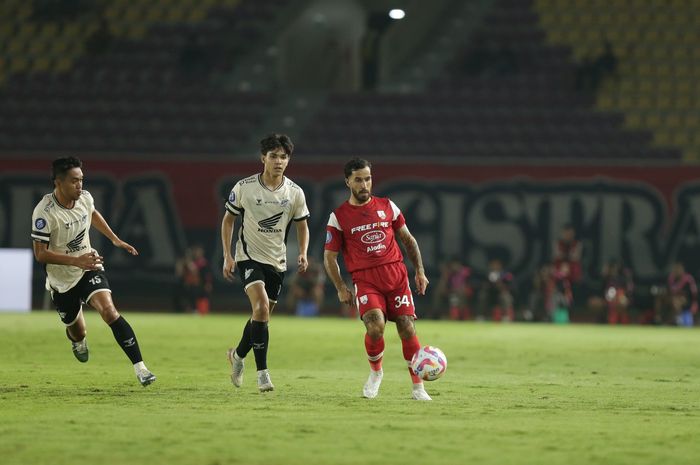 Suasana laga Persis Solo vs PSM Makassar dalam laga pekan ke-18 Liga 1 2024/2025 di Stadion Manahan, Solo, Senin (13/1/2025) malam WIB