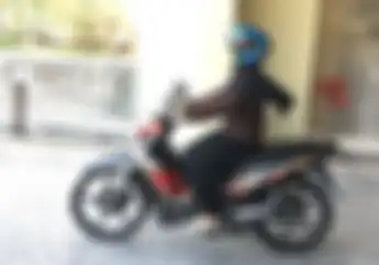 Bikers Wanita Harus Waspada, Riding Pakai Rok Bisa Memunculkan Bahaya