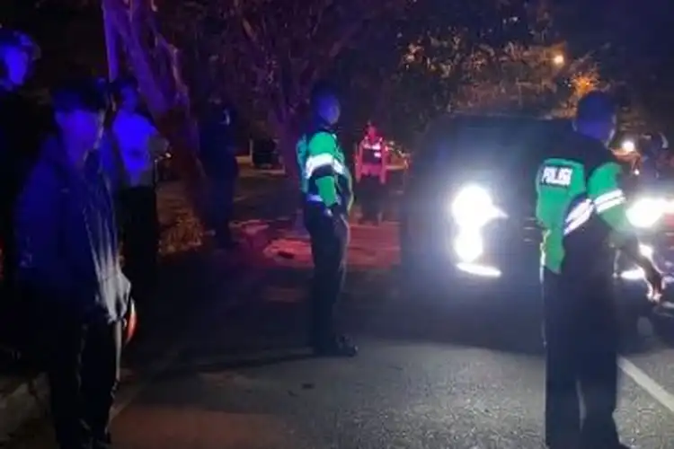 Pengendara Motor Matic Yamaha Fino Tabrak Truk Sampah, Polisi Kaget Niat Tolong Jadi Tangkap Korban