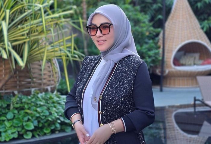 Gaya Syahrini saat momong anak curi perhatian