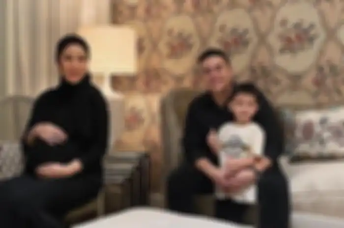 Cynthia Ramlan dan keluarganya
