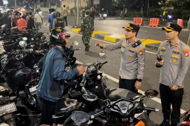 Polisi Angkut 30 Motor Ngabers Nekat Konvoi Lewat JLNT Kuningan Tebet