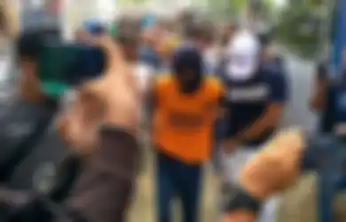 Biadab, Dikatai Pelit Gara-gara Nggak Ngasih Duit Buat Beli Es, Pria di Medan Bunuh Kedua Anak Tirinya Secara Keji dan Buang Jasadnya ke Selokan, Pesan Menyeramkan Ini Langsung Ditinggalkan di Facebok Sang Istri