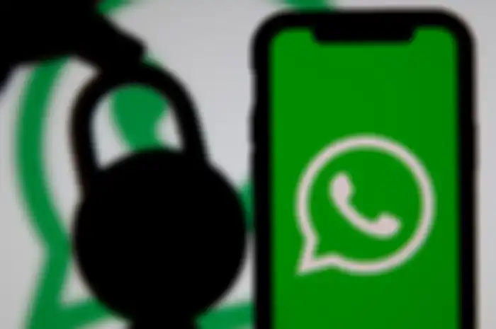 Ilustrasi pengembangan fitur kunci chat WhatsApp di Android.