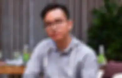 Dikira Warga Biasa, Gibran Rakabuming Ditarik Paspampres Saat Menerobos Barikade Penjagaan Jokowi, Netizen: Gibran Pakai Jurus Senyap