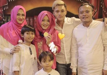 Lihat Perlakuan Sule terhadap Jenazah Lina Jubaedah, Rizky Febian Temukan Arti Cinta Sejati : Ayah Orang Pertama yang Cium Kening Mama