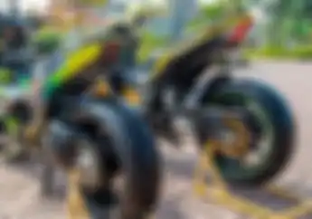 Ekstrem! Video Modifikasi Motor Honda Supra GTR 150 vs Yamaha MX King 150 Pakai Kaki-kaki Kekar