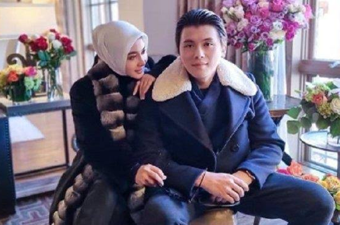 Syahrini dan Reino Barack