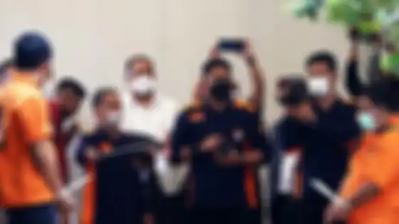 Tersangka pembunuhan Brigadir J, Bripka RR (kiri) dan ART Ferdy Sambo, Kuat Maruf (kanan) menjalani rekonstruksi di rumah dinas Ferdy Sambo