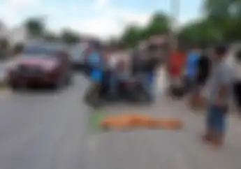 Tragis, Tidak Pakai Helm Pengendara Motor Tewas Setelah Menabrak Toyota Fortuner