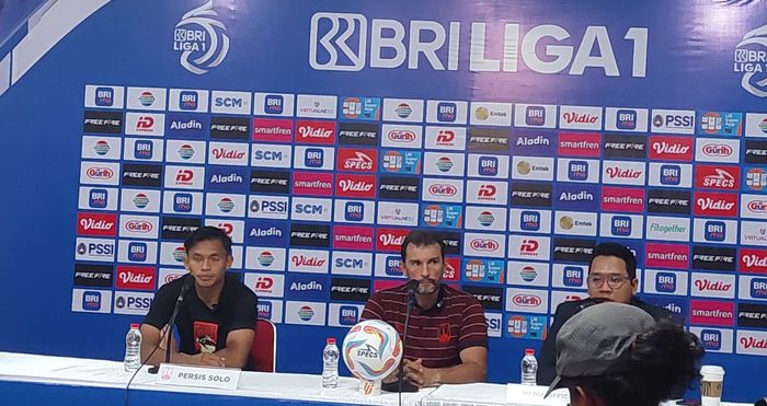 Pelatih Persis Solo Leonardo Medina