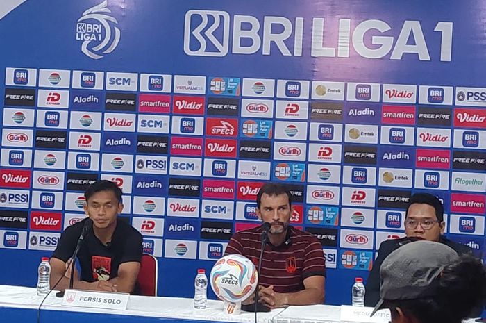 Pelatih Persis Solo Leonardo Medina