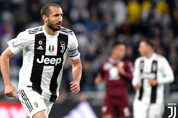 Bek asal Italia, Giorgio Chiellini, saat membela Juventus.