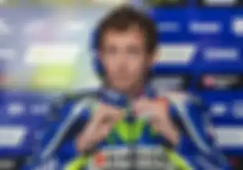 Kasih Bocoran, Valentino Rossi Bilang Akan Terjadi Sesuatu di Tikungan Pertama MotoGP Valencia