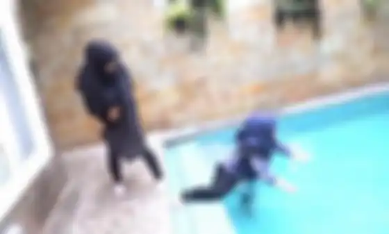 Ria Ricis senggol Kekeyi hingga terperosok ke kolam renang