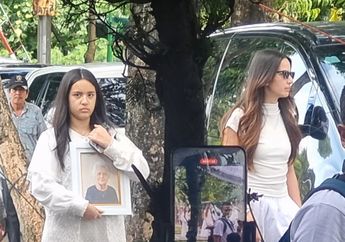 Mikhayla Anak Nia Ramadhani Terekam Hampir Pingsan di Pemakaman sang Nenek, Ardi Bakrie: Dia Histeris