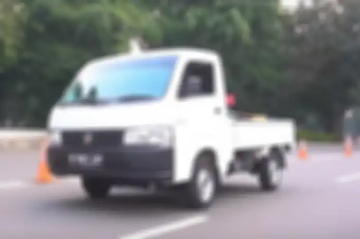 Foto ilustrasi. Dipilih jadi pembersih Sirkuit Mandalika, harga Suzuki Carry Pick Up bekas setara 6 unit Honda BeAT.