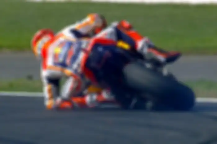 Marc Marquez terjatuh di FP1 MotoGP Inggris 2018