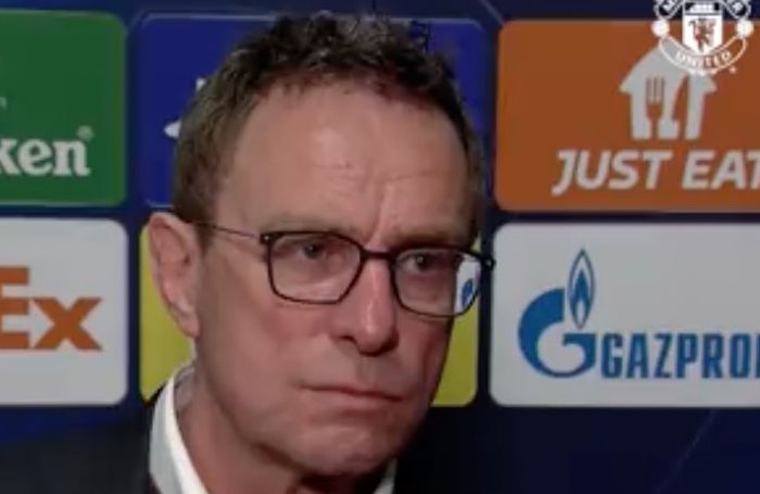 Pelatih interim Manchester United, Ralf Rangnick. Ralf Rangnick membentuk sistem sepak bola di RB Leipzig yang menghasilkan Oliver Bias, bek sayap anyar Persija. 