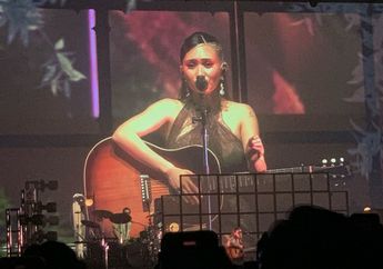NIKI Sukses Gelar Konser Buzz World Tour di Jakarta Hari Pertama, Ada Kejutan Hari Valentine