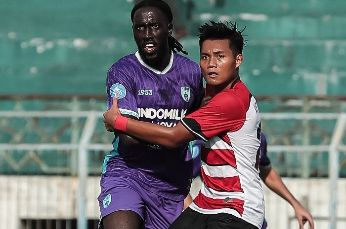 Suasana pertandingan antara Madura United vs Persita pada laga pekan ketiga Liga 1 2024-2025 di Stadion Bangkalan, Madura, Sabtu (24/8/2024).