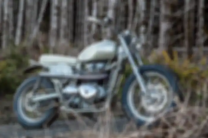 Triumph Bonneville T100 &ldquo;Rubber Soul&rdquo;, desert sled garapan Red Clouds Collective