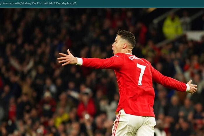 Cristiano Ronaldo berselebrasi usai mencetak gol ke gawang Brentford dalam kemenangan 3-1 Manchester United di Old Trafford.