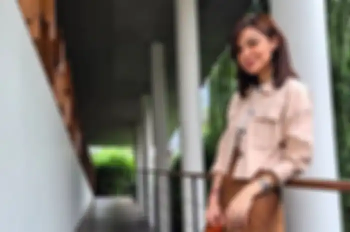 Dikenal Sebagai Jurnalis yang Disegani, Gaya Kekinian Najwa Shihab Mengenakan Sepatu Limited Edition Milik G-Dragon Curi Perhatian