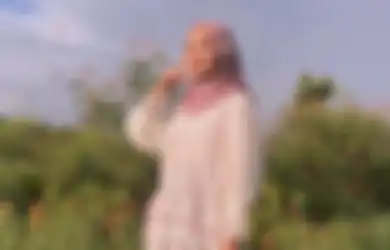 5 Ide Model Dress Hjab Buat Lebaran ala Fatin Shidqia. Manis Banget!