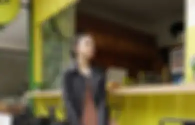 3 Gaya Kasual Pakai Jaket ala Anak Nola B3, Naura Ayu. Modis Abis!